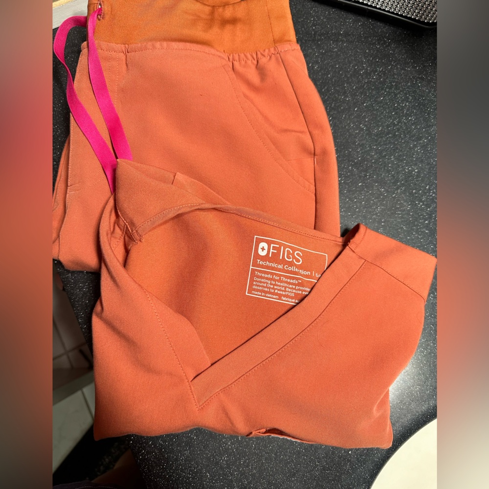 FIGS Scrubs Terracotta - Size XS